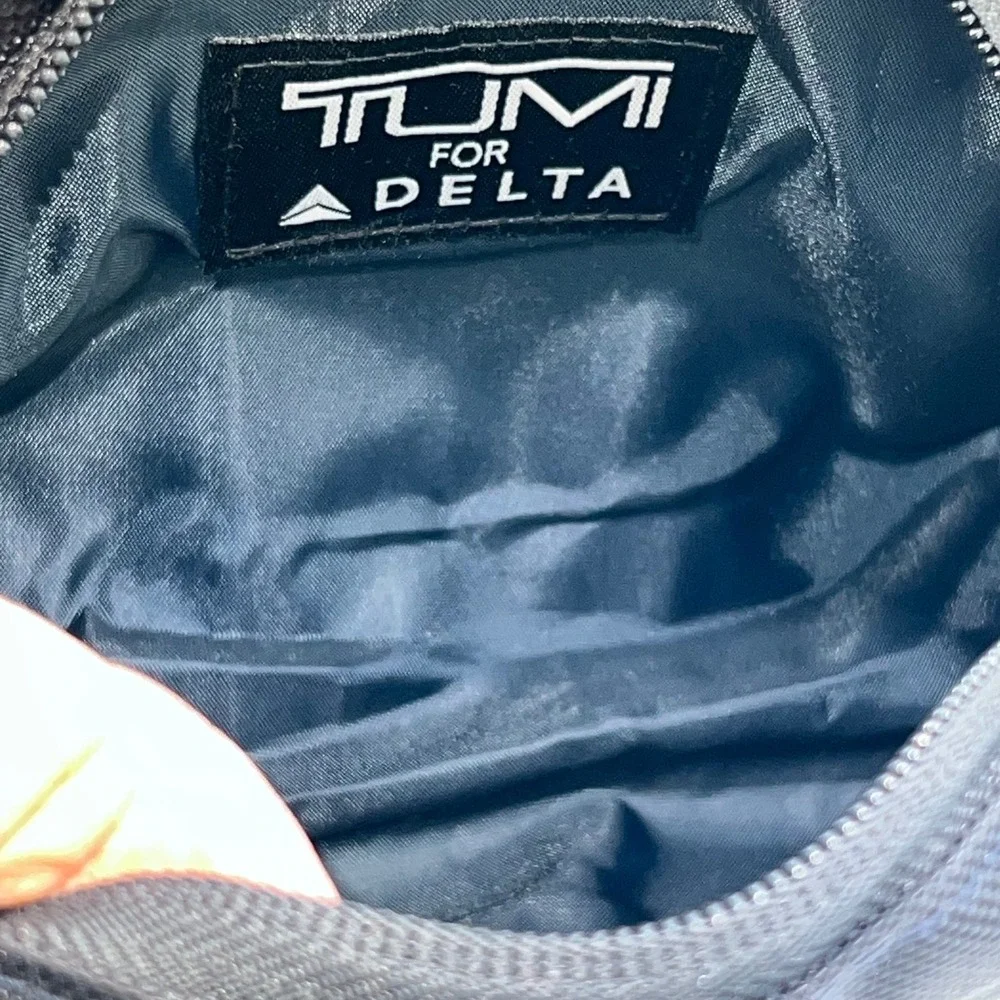 Tumi for Delta Black Travel Toiletry Kit Pouch Bag Organizer Empty Travel Career